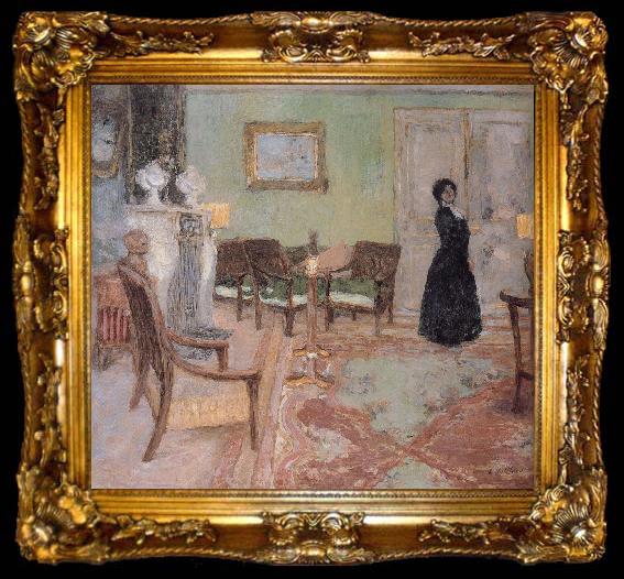 framed  Edouard Vuillard The woman standing in the living room, ta009-2