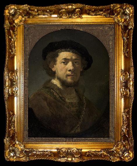 framed  REMBRANDT Harmenszoon van Rijn Bust of a man wearing a cap and a gold chain., ta009-2